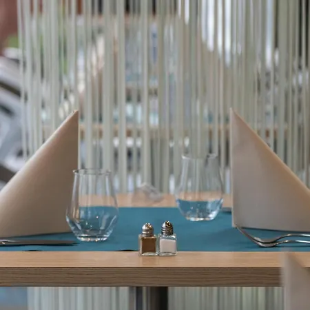 Hotel Kyriad Est