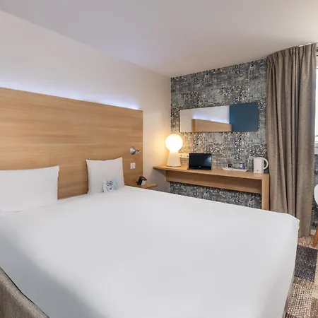 Hotel Kyriad Est 3*