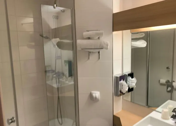 Kyriad Est Hotel Le Mans