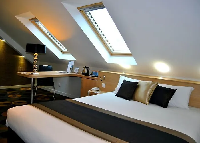 Kyriad Est Hotel Le Mans